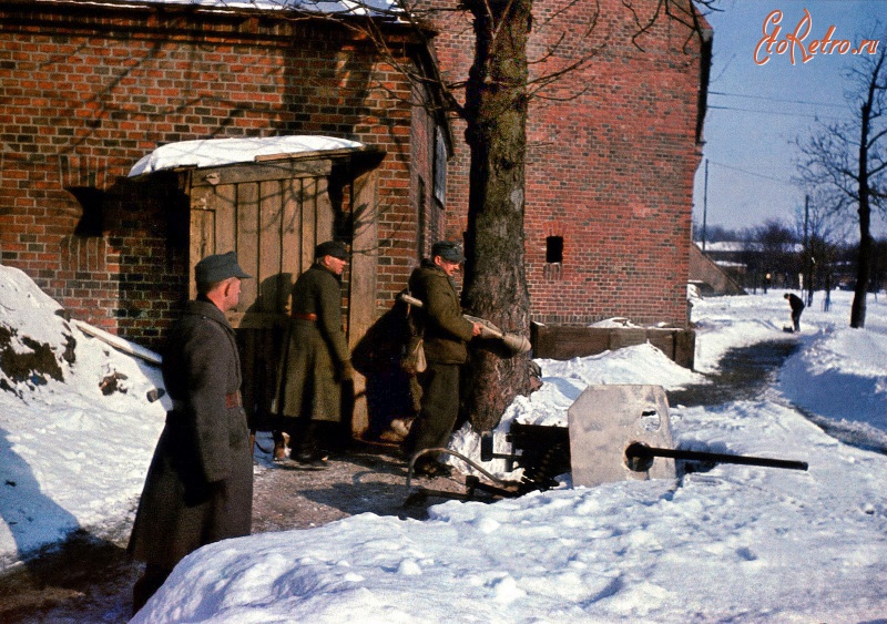 Войны (боевые действия) - Немецкие солдаты в Кёнигсберге. Февраль 1945 года