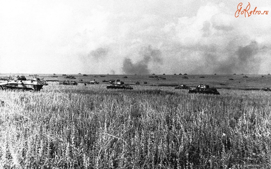 Войны (боевые действия) - Немецкие танки собираются для удара по советским укреплениям во время Курской битвы,