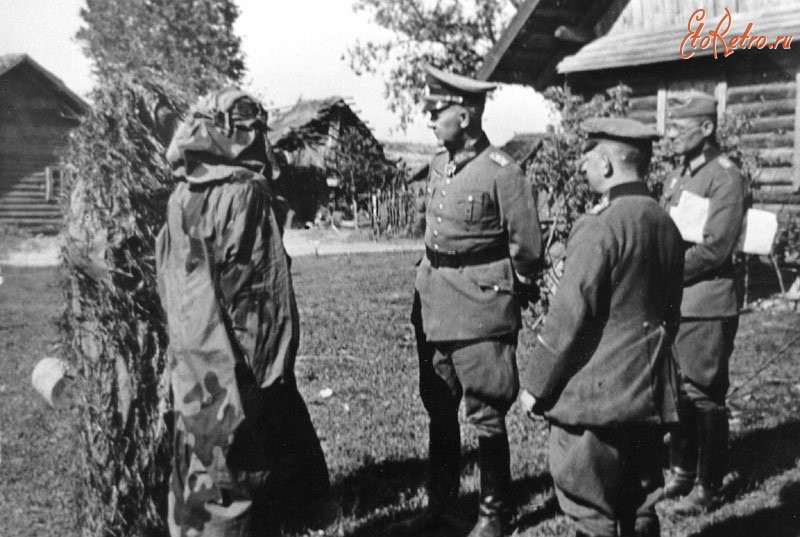 Войны (боевые действия) - Генерал Эрих Манштейн с группой немецких офицеров.
