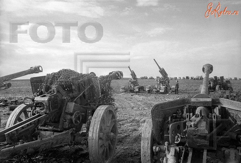 Войны (боевые действия) - Брошенные орудия окруженных немецких войск юго-западнее г.Оппельн в ходе наступления на Берлин.