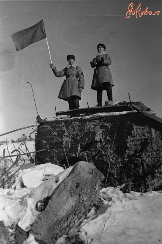 Войны (боевые действия) - Советские бойцы на взятом доте на Карельском перешейке