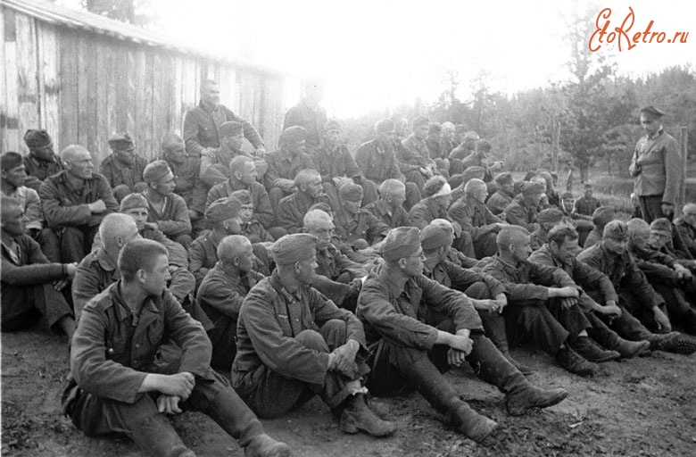 Войны (боевые действия) - Немецкие солдаты в лагере для военнопленных