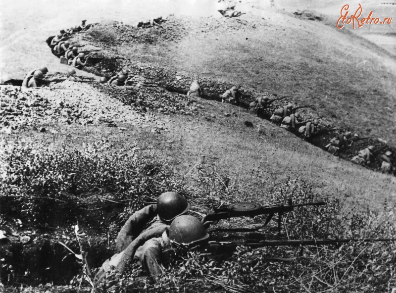 Войны (боевые действия) - 2-я гвардейская стрелковая (будущая Таманская) дивизия держит оборону в боях на Северном Кавказе.
