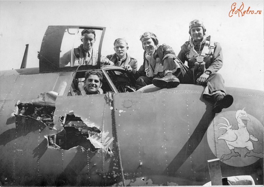 Войны (боевые действия) - Экипаж американского бомбардировщика В26С