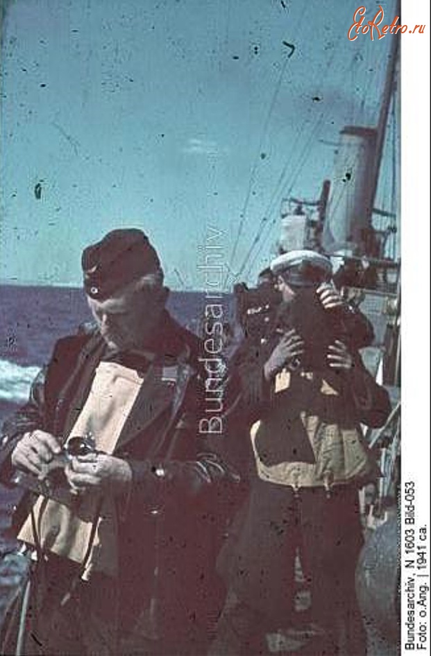 Войны (боевые действия) - Фотограф ВМФ Германии фон Хорст с фотокамерой