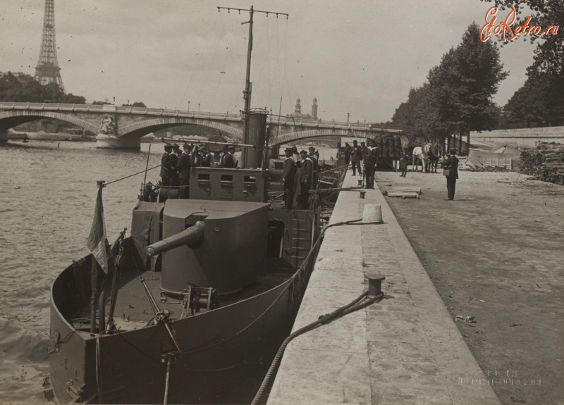 Корабли - Канонерские лодки у парижской набережной