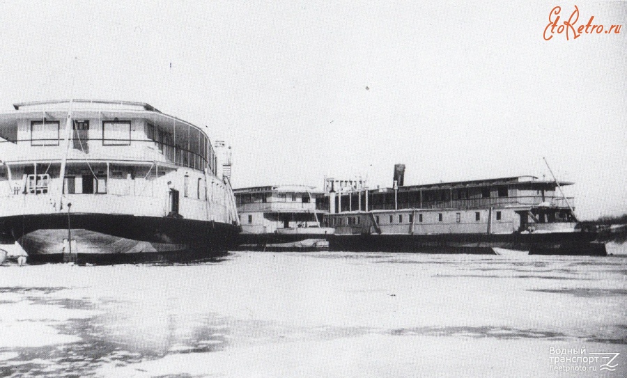 Корабли - Пароходы на зимовке в Алексеевском затоне