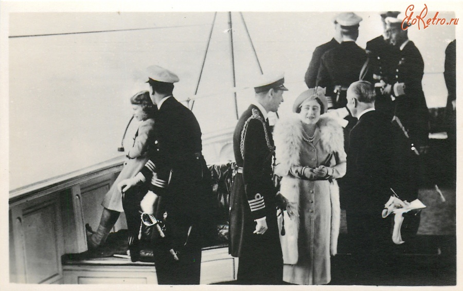 Корабли - Королевская семья и герцог Кентский на борту яхты Виктория и Альберт