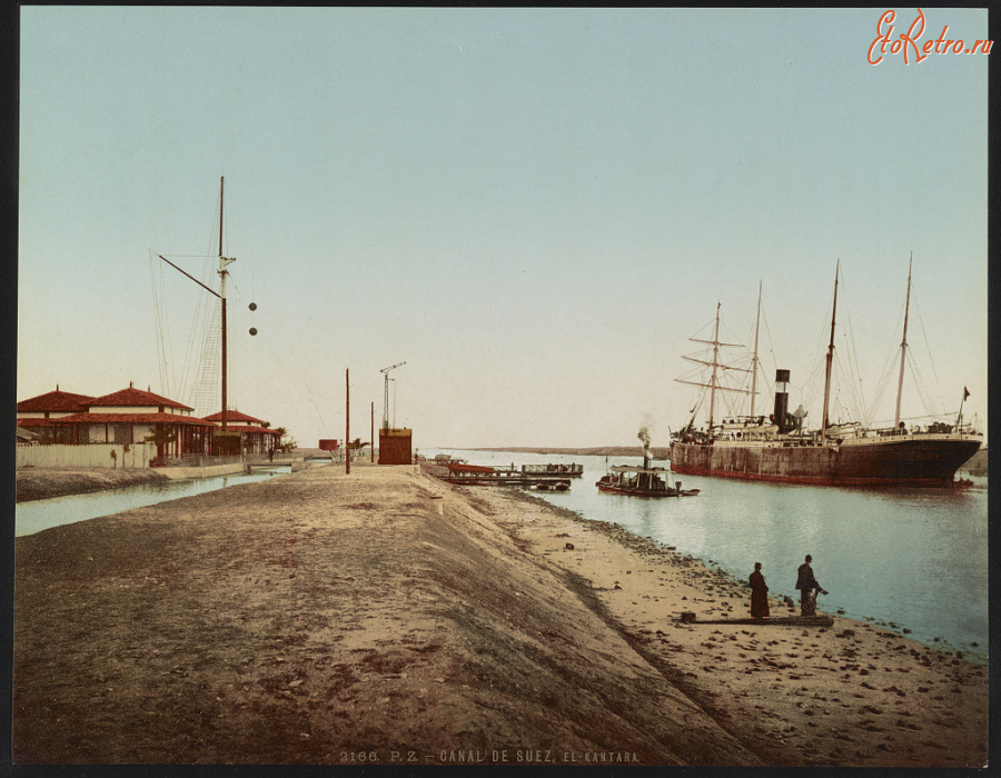 Корабли - Суэцкий канал в Эль-Кантаре в Египте