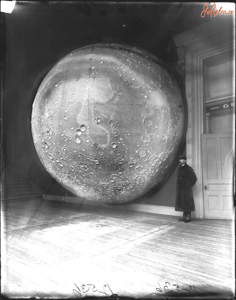 Чикаго - Модель Луны в музее г.Чикаго