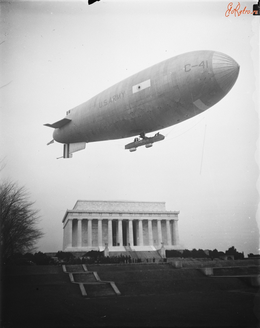 Вашингтон - “U.S. Army blimp over Lincoln Memorial, Washington, D.C.” США , Вашингтон (округ Колумбия)