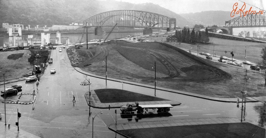 Штат Пенсильвания - The Point on a rainy day in 1957. (Don Stetzer/Pittsburgh Press) США , Пенсильвания