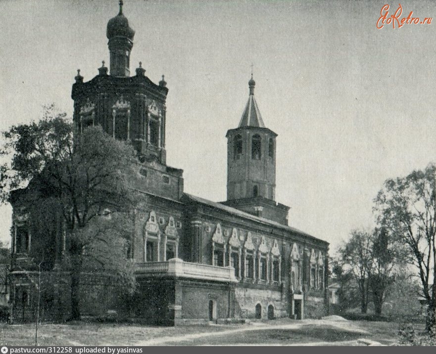 Рязань - Cолотча. Церковь Святого Духа с трапезной палатой