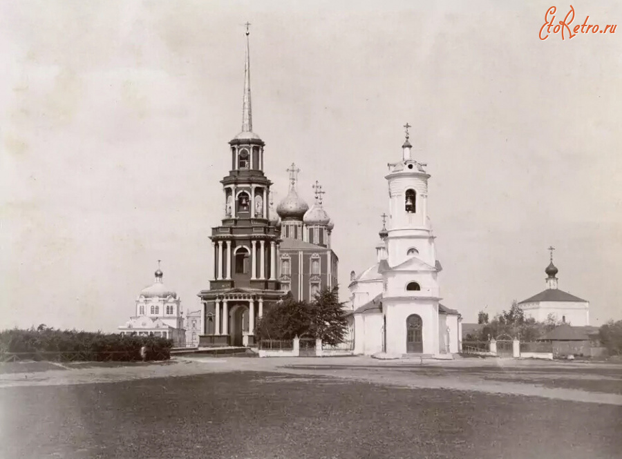 Рязань - Ильинская площадь. Вид на кремль.