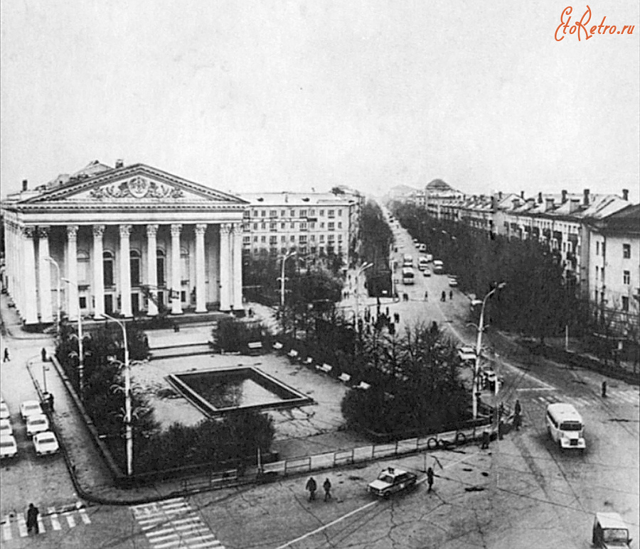 Рязань - Театральная площадь и улица Циолковского.