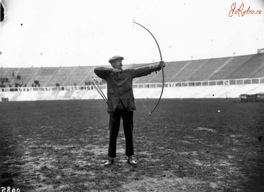 Спорт - Британский лучник Уильям Дод участвует в 1908 Олимпиаде в Уайт-Сити