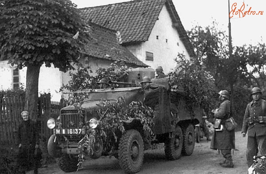 Военная техника - Самоходная 25-мм противотанковая пушка на шасси полноприводного грузовика «Лаффли» готова к бою