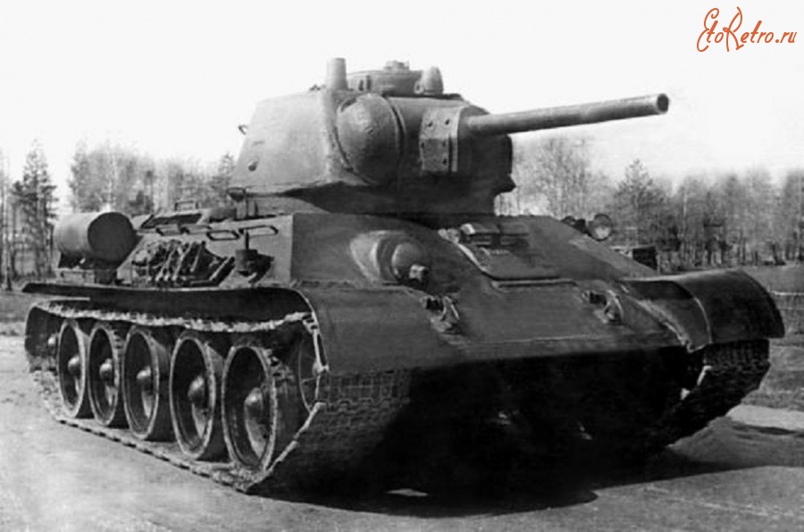 Военная техника - Танк Т-34 выпуска 1943 года с командирской башенкой