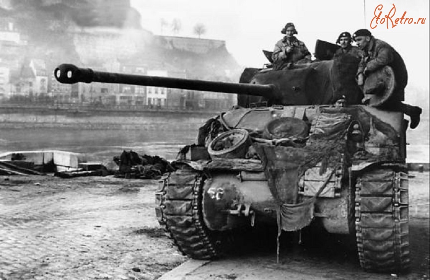 Военная техника - Вооруженный мощной 17-фунтовой пушкой «Шерман файэфлай» был наиболее эффективным средством борьбы с немецкими танками