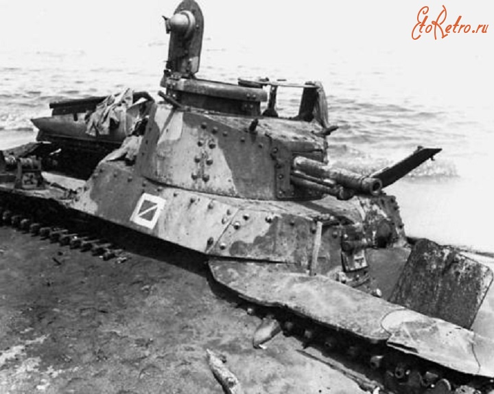 Военная техника - Средний танк «Чи-ха» подбитый огнем американских 37-мм противотанковых пушек на о. Гуадалканал в октябре 1942 года