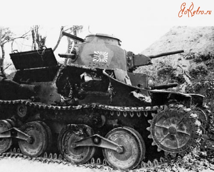 Военная техника - Японский легкий танк «Ха-го», подбитый огнем танков «Шерман» на острове Сайпан. 1944 год