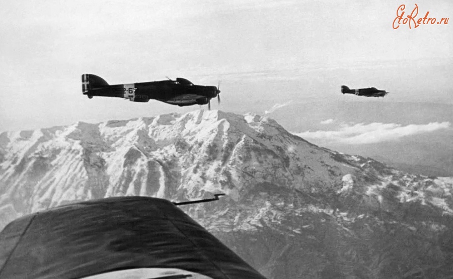 Военная техника - Итальянские бомбардировщики Савойя на курсе к албанско-греческой границе, 9 января 1941 года.