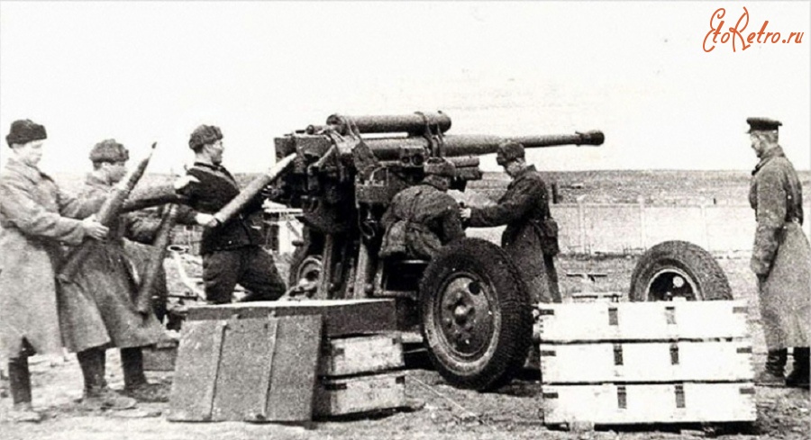 Военная техника - Расчет зенитного орудия на защите Тулы