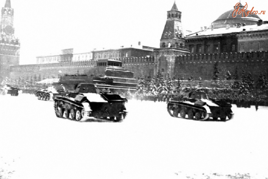 Военная техника - Во время военного парада на Красной площади, посвященного 24-й годовщине Великой Октябрьской социалистической революции