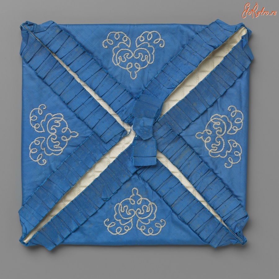 Предметы быта - Саше- конверт из голубой шёлковой тафты с белой вышивкой
