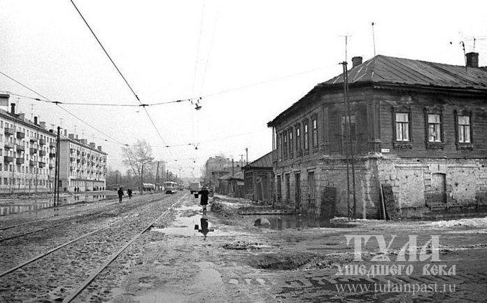 Тула - Тула, Тула, Тула - я, Тула - Родина моя!    Перекрёсток улиц Красноармейской и Халтурина в 1969 году. Вид со стороны улицы Советской.