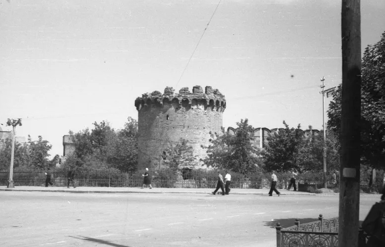Тула - Тула, Тула, Тула - я, Тула - Родина моя!  Спасская башня Кремля. 1965 год.
