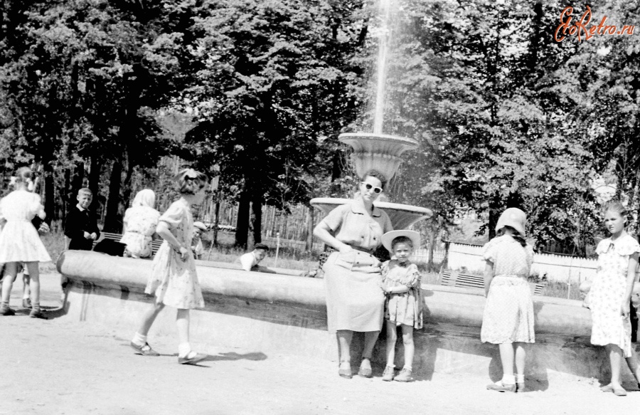Вичуга - Примерно 1957 г, Вичуга фонтан около Ногинского клуба.