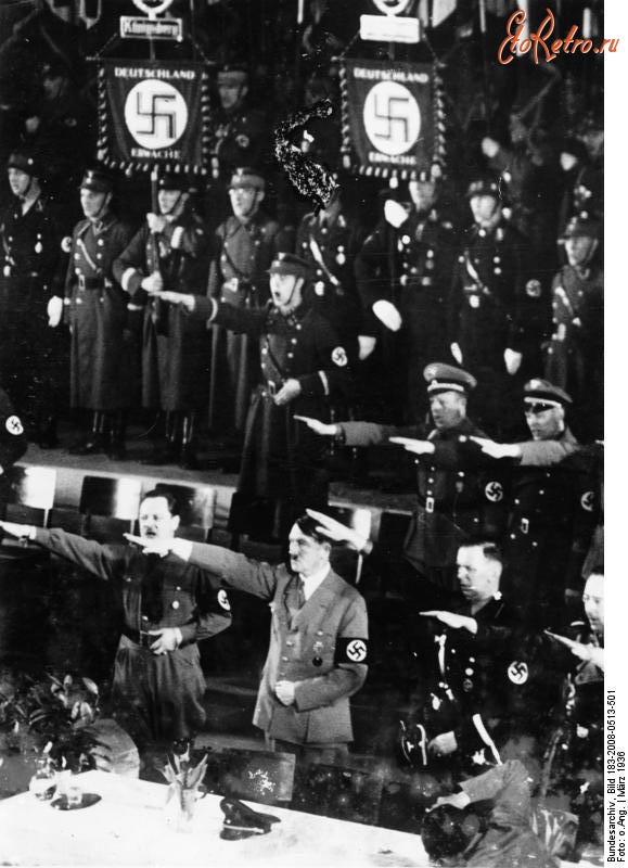Калининград - Адольф Гитлер на встрече с руководителями в Кенигсберге.
