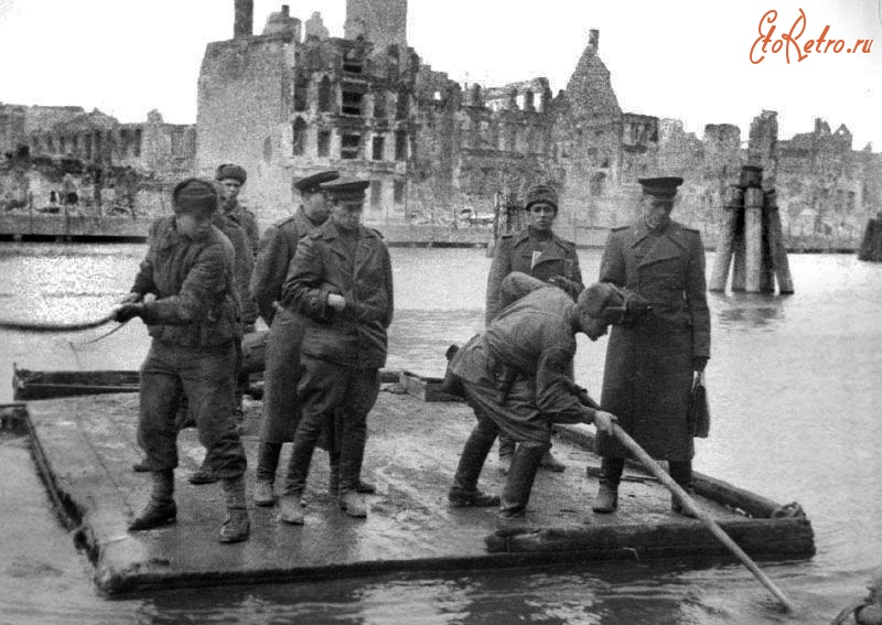 Калининград - Кёнигсбеог 1945 г. Импровизированная переправа