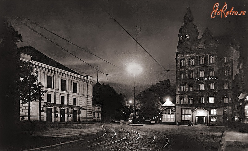 Калининград - Калининград (до 1946 г. Кёнигсберг). Отель Центральный и Городской театр ночью.