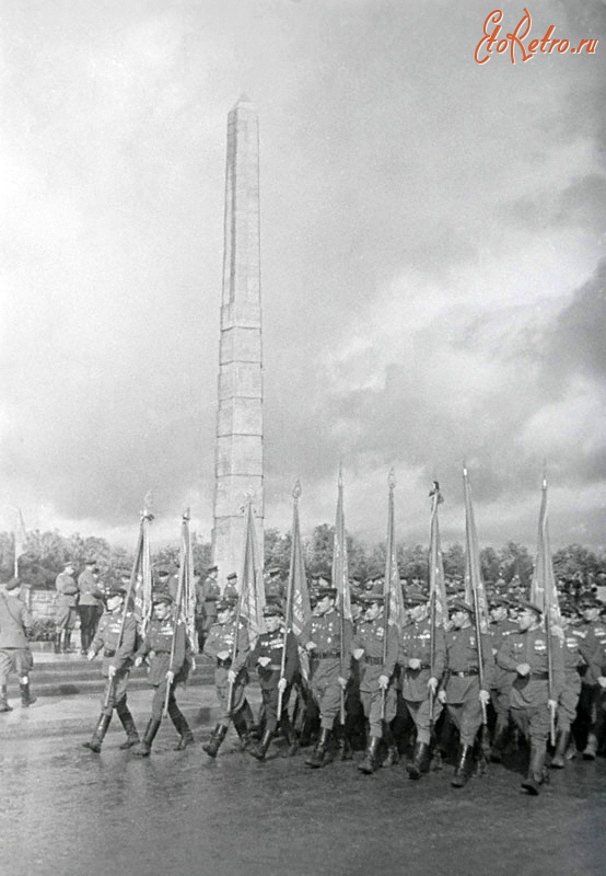 Калининград - Торжественное открытие памятника гвардейцам, павшим за освобождение Кенигсберга