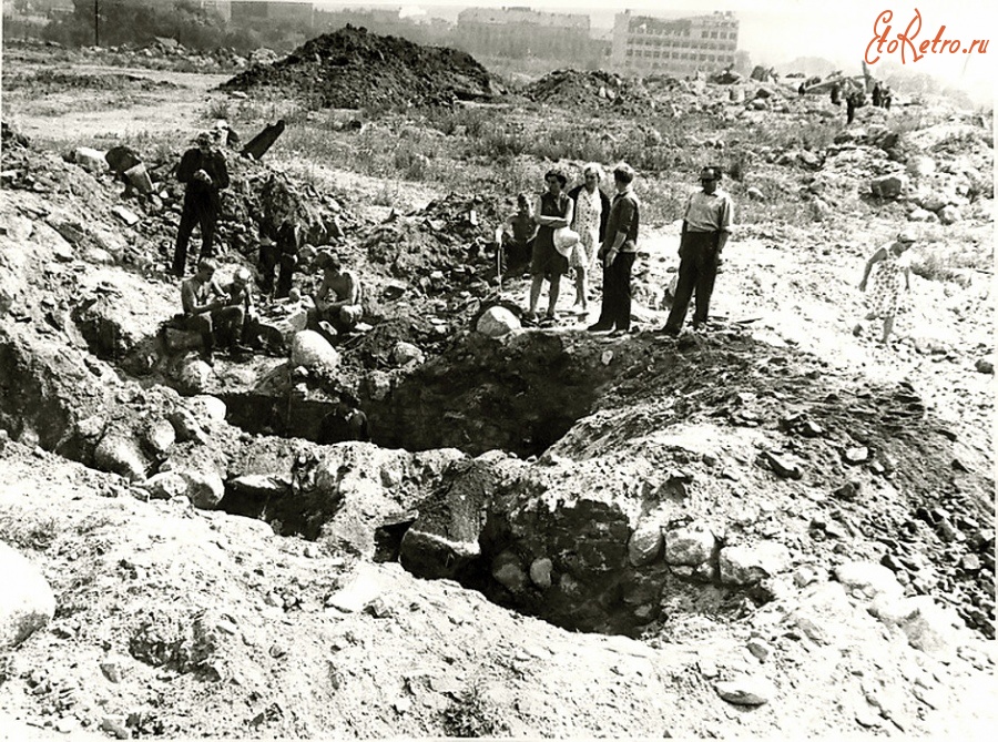 Калининград - На раскопках Королевского замка после его взрыва.