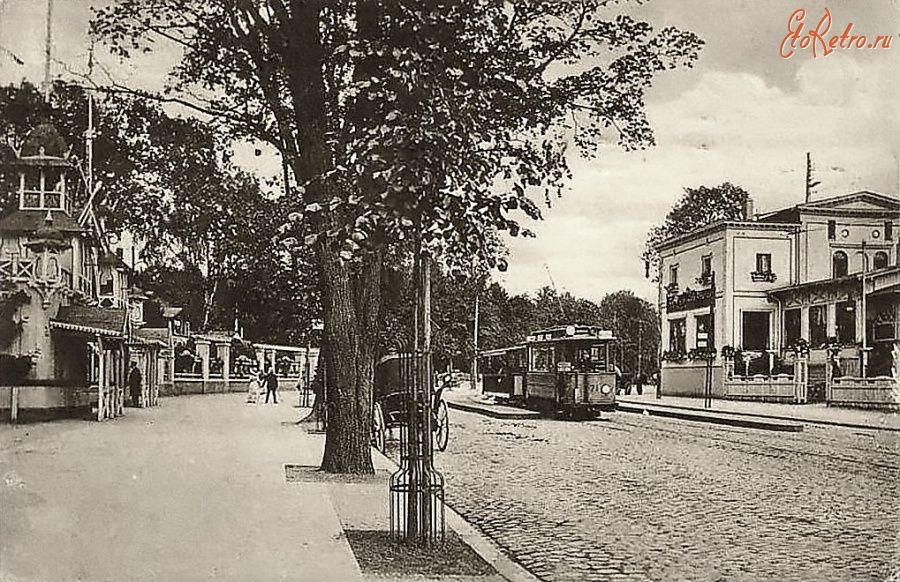 Калининград - Кёнигсберг. Трамвайная остановка возле входа в зоопарк на Хуфен аллее.