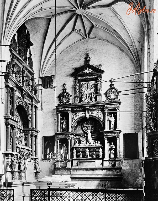 Калининград - Каменная ограда крестильной капеллы из тесно поставленных колонн 1596 г.