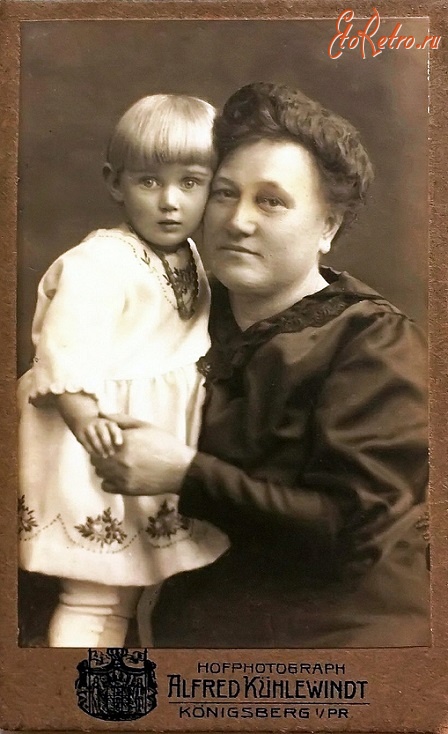 Калининград - Кёнигсберг. Портрет матери с ребёнком