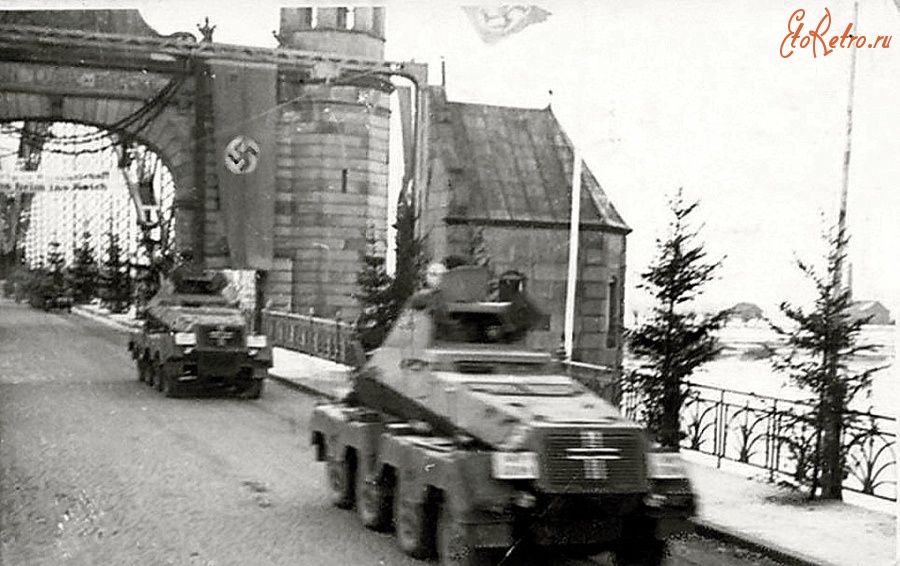 Советск - Тильзит. Колонна германской техники на украшенном мосту Королевы Луизы