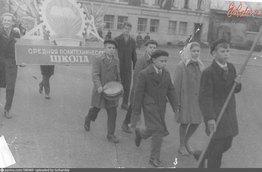 Гусев - Первомайская демонстрация на проспекте Ленина