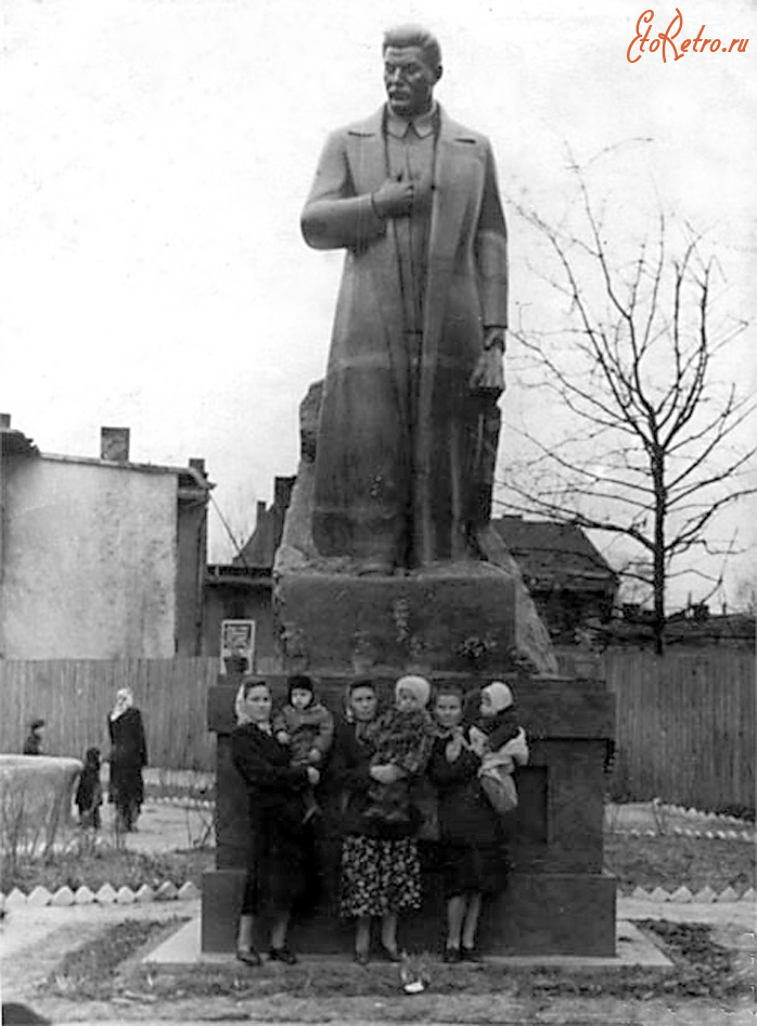 Неман - Неман. Памятник И. В. Сталину.