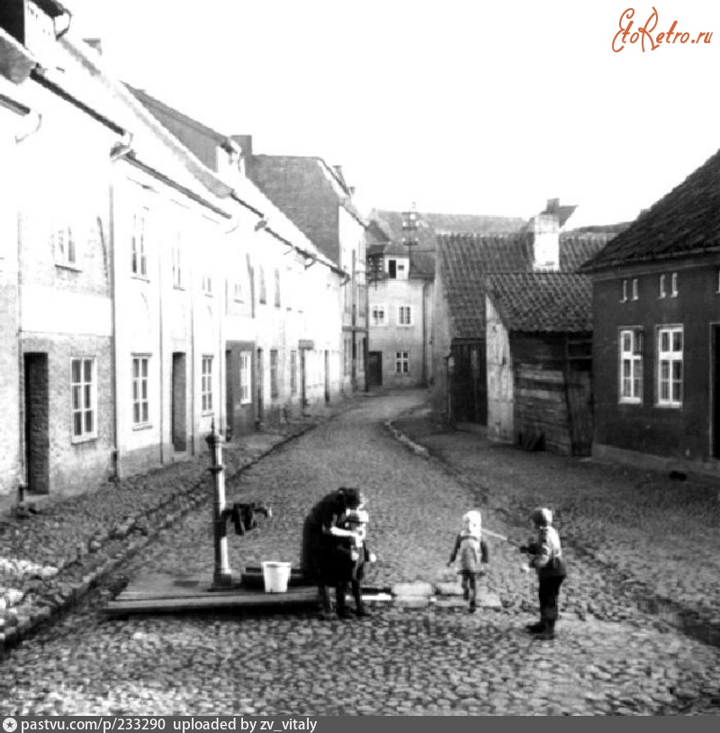 Правдинск - Schwoenestrasse mit der Pumpe 1900—1945, Россия, Калининградская область, Правдинск