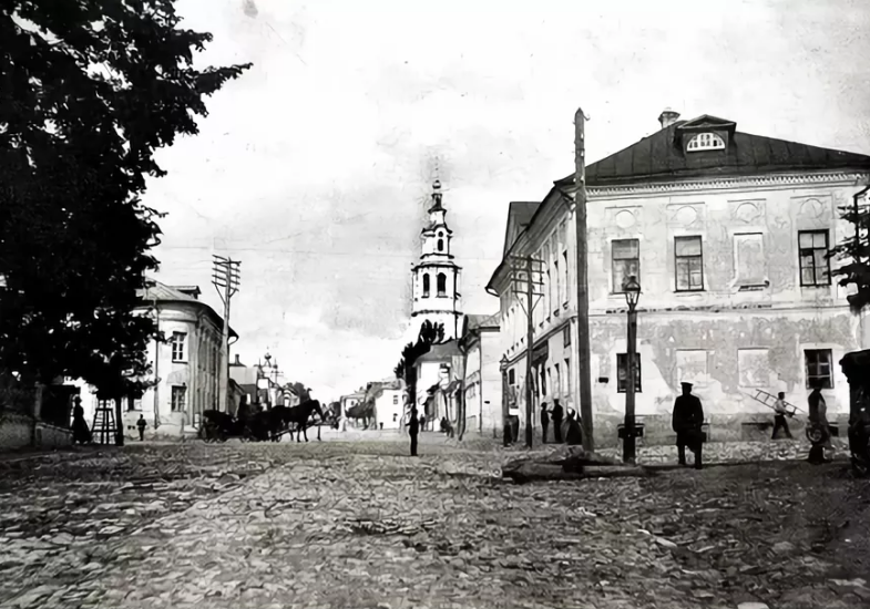 Калуга - Калуга  - Российский город. Вид на Воскресенскую улицу со стороны Монастырской.  1912  год.