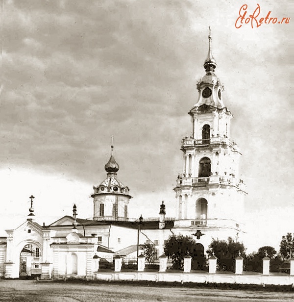 Кострома - Богоявленский собор кремля c четырёхярусной колокольней.