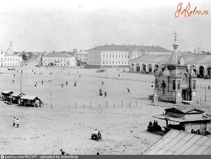 Кострома - Вид центральной площади и Александровской часовни