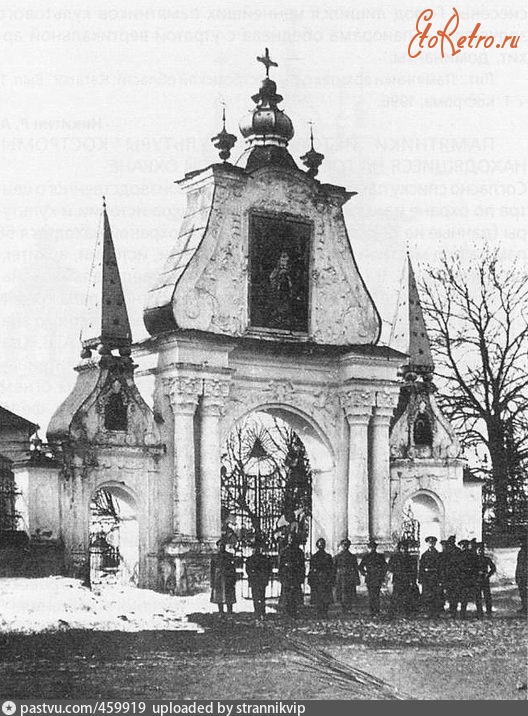 Кострома - Святые ворота Успенского Кафедрального собора