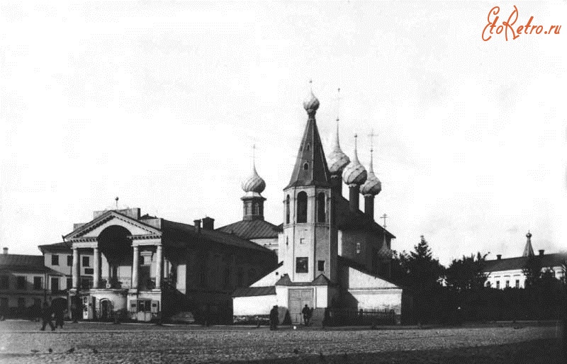 Кострома - Воскресенская и Георгиевская церкви на площадке
