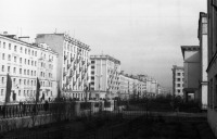 Мурманск - Мурманск. 1960 г. Проспект Ленина в ожидании майских праздников.